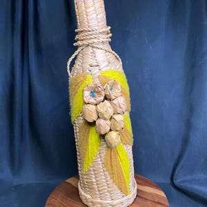 Vintage Wicker, Rattan Basket Wine Bottle Holder / Carrier Caddy Use or Decor