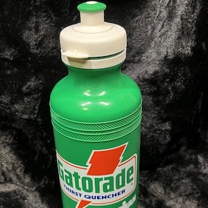 Rare Vintage GATORADE Green Squeeze Water Bottle ~Specialized Ironman Version ~MINT!