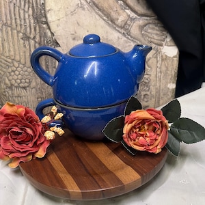 Juego de tetera y taza de cerámica moteada azul cobalto estilo Y2K de PIER 1 / Juego de regalo apilable de 3 piezas