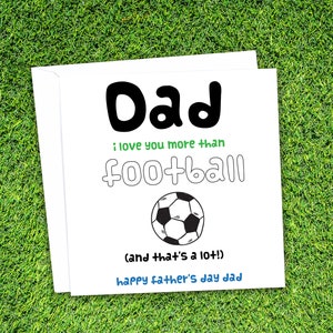 Papa, je t'aime plus que la carte de football. Carte datée personnalisée parfaite pour un père, un beau-père, impression de haute qualité