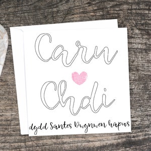Cartão galês do Dia dos Namorados ‘Caru Chdi’. Santo Dwynwen. Impressão de alta qualidade