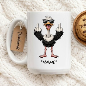 Strutsmugg med långfinger, personligt namngivet roligt kaxigt fågelkaffe, vild gåva för kollegor och vänner