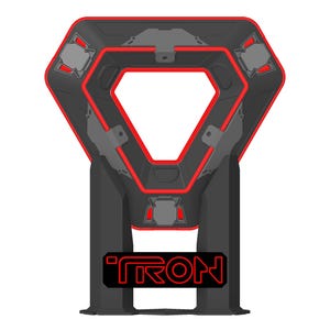 Könnte beinhalten: Ein schwarz-roter geometrischer Ständer mit dem Wort "TRON" in Rot. Der Ständer hat eine sechseckige Oberseite mit roter Umrandung und einer dreieckigen Öffnung. Die Basis ist schwarz und rechteckig.