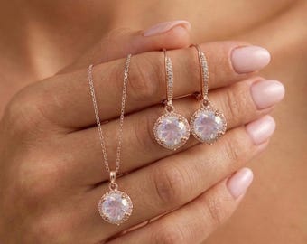 Minimalist white opal Necklace, Single opal Necklace, Wedding Necklace, Bridal Jewelry, Bridesmaid Gift for Her, Gift for Mom