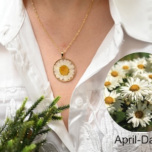 April Birth month flower necklace,unique gift for her Birthday,pressed flower necklace,dried flower resin jewelry,botanical jewelry nature