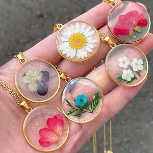 Birth Month Flower Necklace Real Dried Flower Necklaces Gift for her Plant Lady Birthday Gift Gift for Mom Mothers day Gift Personalized