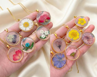 Birth month flower necklace, unique gift for her Birthday, pressed flower necklace, dried flower resin jewelry, botanical jewelry, nature