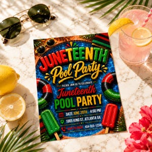 Puede incluir: Una colorida invitación a la fiesta en la piscina del Juneteenth con el texto "Juneteenth Pool Party" en rojo y amarillo. La invitación incluye la fecha, la hora y el lugar. La imagen también presenta gafas de sol, una bebida y helados.