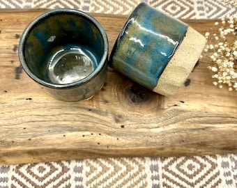 Copo de uísque/copos de grés artesanais/cerâmica azul envelhecida/CCStoneware/copos facetados de grés salpicado/canecas para beber