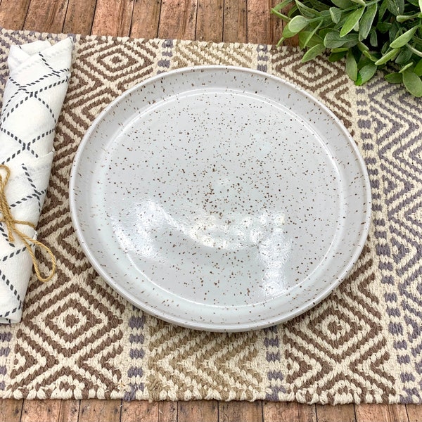 Plato de cena / Platos de gres blanco moteados hechos a mano / Platos de cerámica / Cerámica arrojada por ruedas / Cerámica blanca / CCStoneware