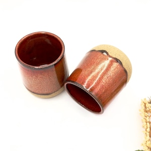Taça de vinho artesanal em cerâmica: decoração rústica de cozinha em cobre