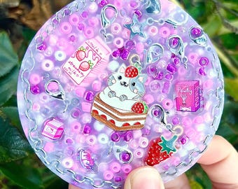 Charm Bracelet Pick’n Poppers - Picky Pad Strawberry Cat 3-in-1 Fidget Toy - Pick, Make, Then Wear!
