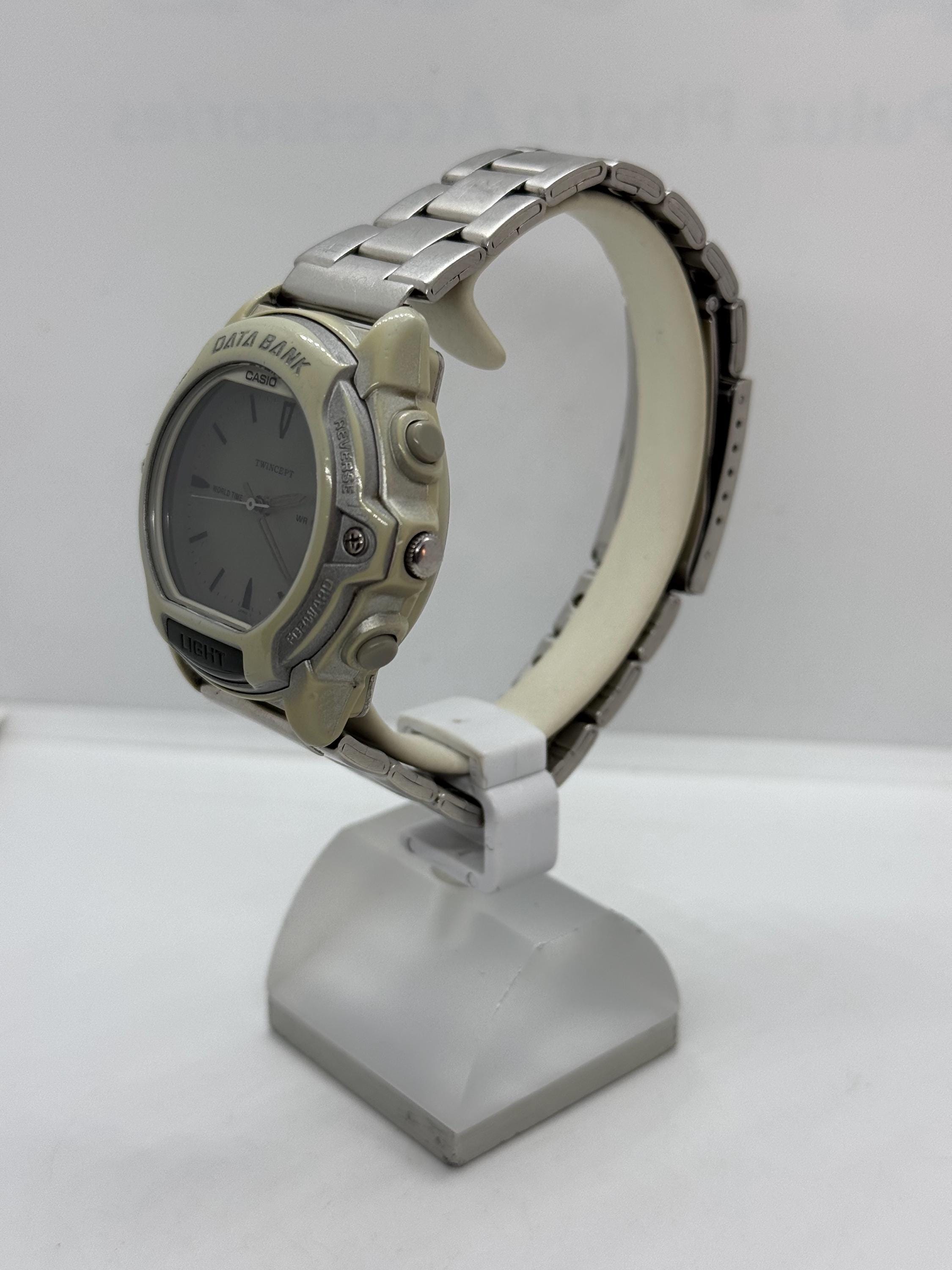 Vintage Casio ABX-23 M2358 Data Bank World Time Japan WR100 Wrist