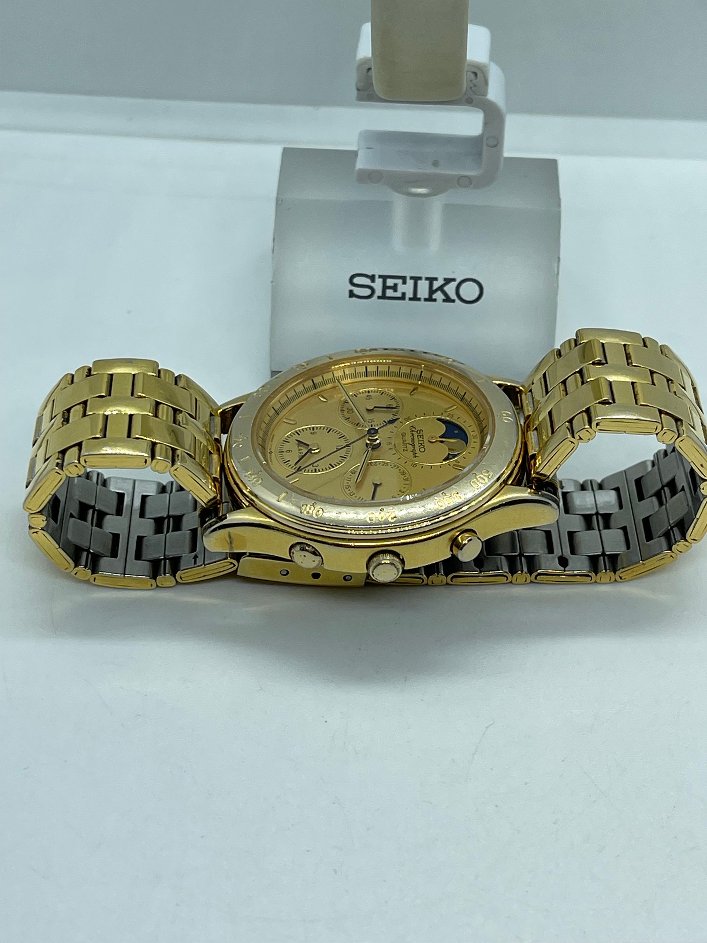 Vintage Seiko Moonphase Mens Quartz Chronograph Wristwatch