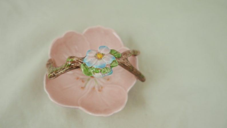 marked to base Vintage Sylvac pottery serving dishbasket