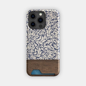 Estuche para tarjetas con diseño floral índigo Swish / Estuche para tarjetas con diseño abstracto de flores / Compatible con iPhone 16, 15 Pro Max, 14, 13, Samsung Galaxy S22, S21 Plus