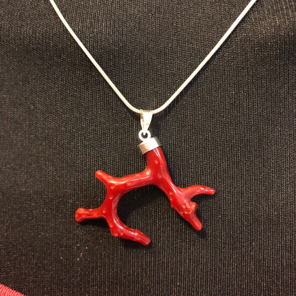 Pendentif branche de corail rouge, branche de corail, corail rouge, bijou rouge, pendentif rouge, brin de corail, bijou corail