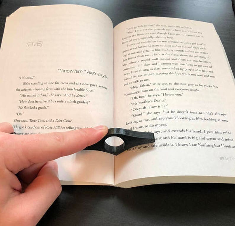 Book Lovers Thumb Page Holder Book Accessories Page Holder Teachers Student Bookworm Book Holder Reading Holder Library Bild 3