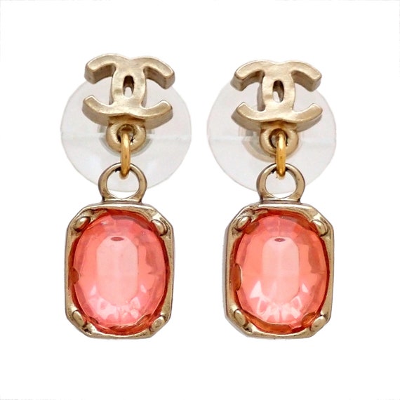 Chanel stud earring