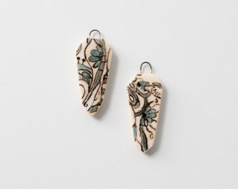 Hand-painted enamelled porcelain charms with abstract Sarreve floral motifs for jewelry creation