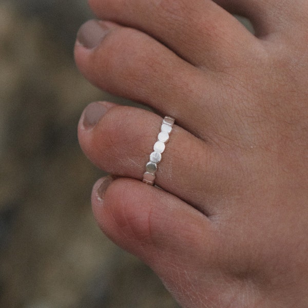Bague d'orteil plate avec perles : anneau d'orteil réglable Pineapple Island, style minimaliste plaqué argent. Un anneau d'orteil indispensable. Cadeau parfait pour elle
