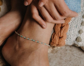 Bracelet de cheville en perles Abadi - Bijoux bohème surf et plage par Pineapple Island | Bracelet de cheville en perles, cadeau fait main parfait.