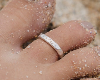 Bague d'orteil vague minimaliste par Pineapple Island : bague vague gravée réglable pour un look de plage bohème, bague d'orteil Embrace the Ocean