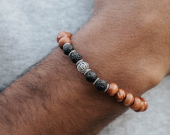 Bracelet en bois de khumbu | Bracelet de perles pour lui, détail pierre de lave, bracelet extensible style surfeur par Pineapple Island
