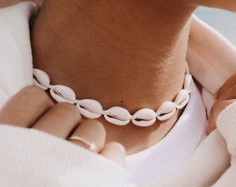 Livadi schelpenketting van Pineapple Island | Handgemaakte kaurischelpchoker, op de oceaan geïnspireerde sieraden | Cadeau voor haar | Zeeschelp ketting