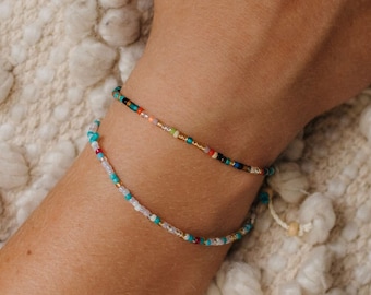 Pulsera de cuentas minimalista: joyería hecha a mano para mujeres / estilo boho de la isla de la piña, regalo de pulsera hecho a mano para ella