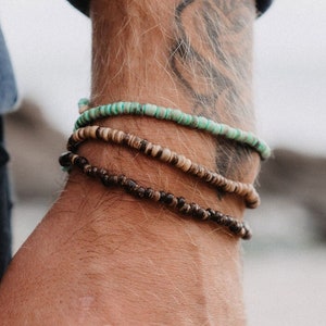 Kokoskralenarmband voor heren en dames van Pineapple Island | Unieke houten verstelbare armband, handgemaakt cadeau voor hem | Beste cadeau voor hem.