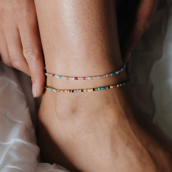 Bracelet de cheville minimaliste en perles par Pineapple Island | Bijoux faits main pour femme, style bohème, bracelet de cheville, bijoux délicats en perles