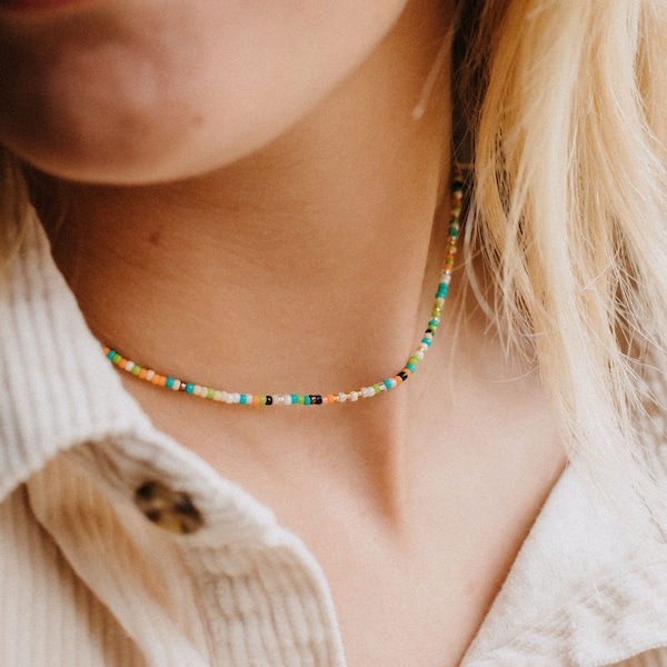 Ras de cou minimaliste en perles : bijoux faits main pour femme | Style bohème île aux ananas, collier ras de cou fait main