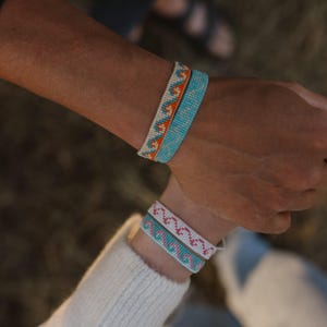 Pulseira Onda Tecida à Mão | Joia de Surf Ajustável