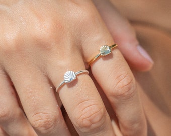 Anillo de apilamiento de conchas de mar ajustable – Joyería Boho de surf y playa de Pineapple Island / Dainty Coastal Ring, perfecto para apilar