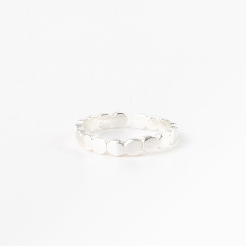 Anillo de dedo con cuentas planas: Anillo de dedo ajustable de Pineapple Island, estilo minimalista bañado en plata. Un anillo imprescindible para el dedo del pie. Regalo perfecto para ella imagen 2