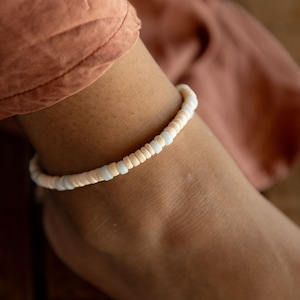 Samosir Natural Beaded Anklet, Beaded Anklet, Shell Anklet, Adjustable Anklet, Surfer Anklet, Boho Jewelry, Pineapple Island