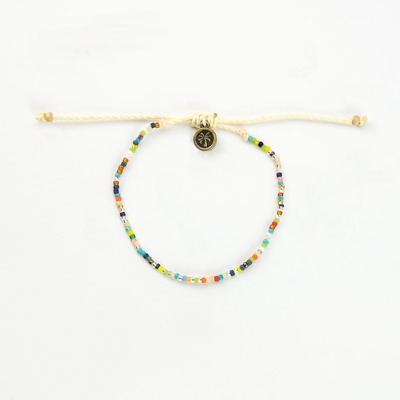 Bracelet de perles minimaliste : bijoux faits main pour femme Style bohème de l'île aux ananas, cadeau de bracelet fait main pour elle Rainbow