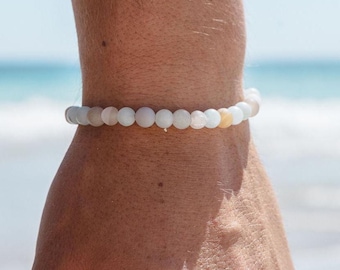 Pulsera de cuentas de piedra natural para hombre, joyería ajustable, joyería bohemia de estilo surfero hecha a mano.