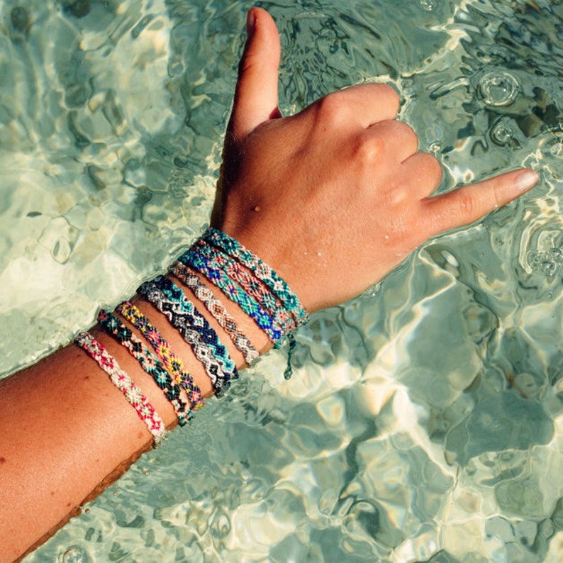 Leme surf friendship bracelet, Bracelet for women, Gift for her, Boho bracelet, Surfer bracelet, String bracelet, Pineapple Island
