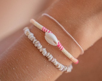Conjunto de pulseiras rosa, pulseiras artesanais de búzios e conchas puka, joias boho ajustáveis para ela
