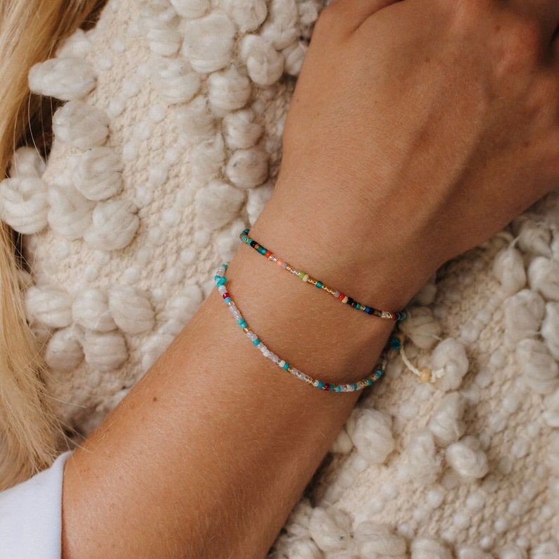 Bracelet de perles minimaliste : bijoux faits main pour femme Style bohème de l'île aux ananas, cadeau de bracelet fait main pour elle image 1