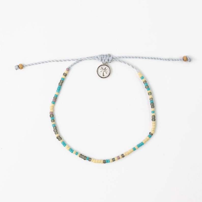Bracelet de perles minimaliste : bijoux faits main pour femme Style bohème de l'île aux ananas, cadeau de bracelet fait main pour elle Cream & Blue