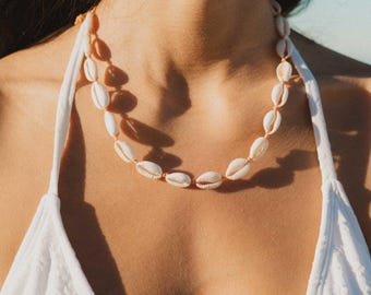 カウリーシェルチョーカーサーファーネックレス - ビーズで手作り、調節可能なオーシャンジュエリー