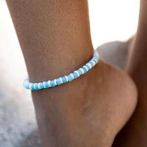 Puka Shell Beaded Fotlänk: Justerbart Fotlänkarmband, Surfsmycken