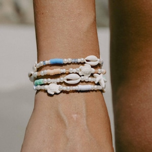 Ocean Charm Pärlarmband: Kaurisnäcka, Sköldpadda & Sjöstjärna - Justerbara Surfersmycken