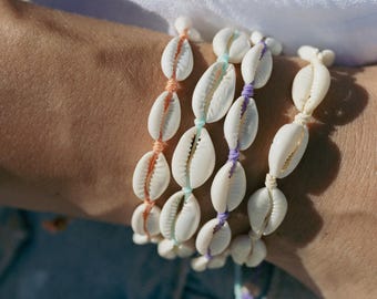 Handmade Cowrie Shell Bracelet: Ocean-Inspired Beach Jewelry