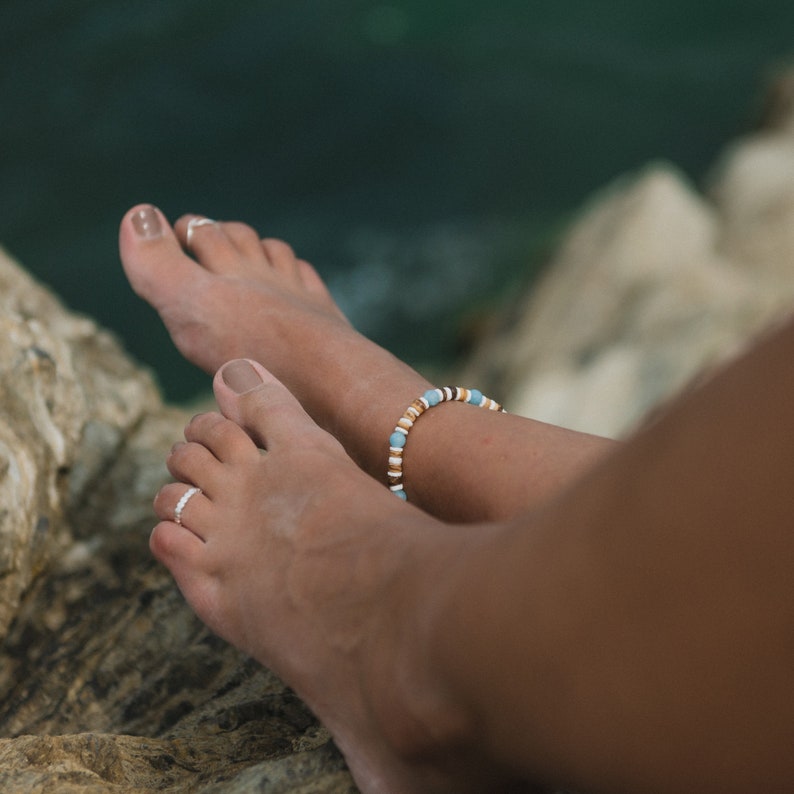 Anillo de dedo con cuentas planas: Anillo de dedo ajustable de Pineapple Island, estilo minimalista bañado en plata. Un anillo imprescindible para el dedo del pie. Regalo perfecto para ella imagen 3