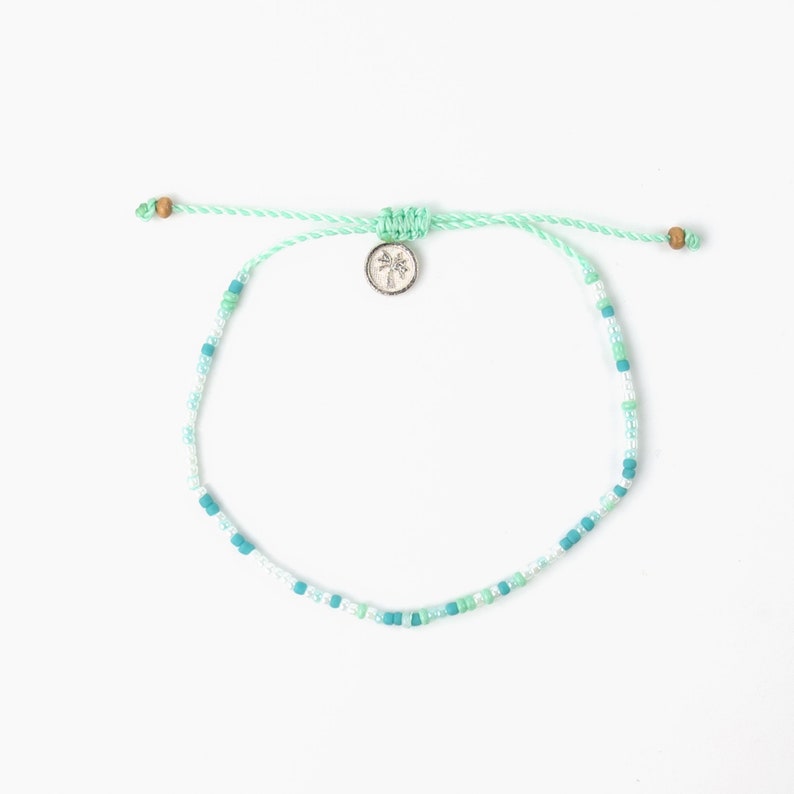 Bracelet de perles minimaliste : bijoux faits main pour femme Style bohème de l'île aux ananas, cadeau de bracelet fait main pour elle Aqua