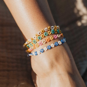 Kelopak Daisy Chain Beaded Anklet, Flower Jewelry, Flowers
